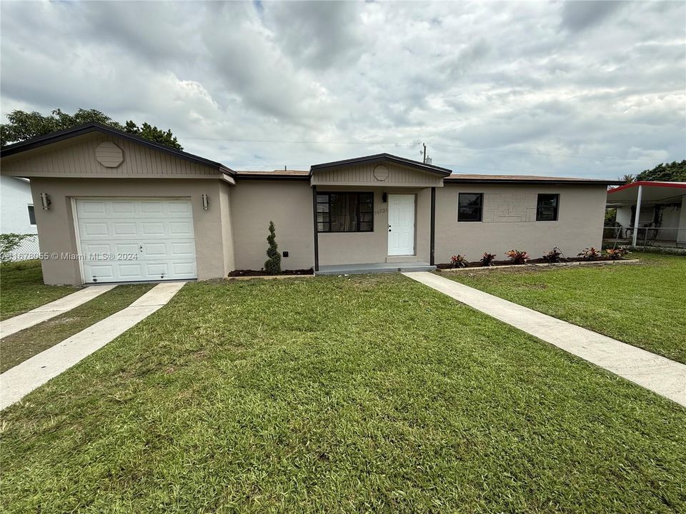 For Sale: $579,900 (4 beds, 2 baths, 1247 Square Feet)