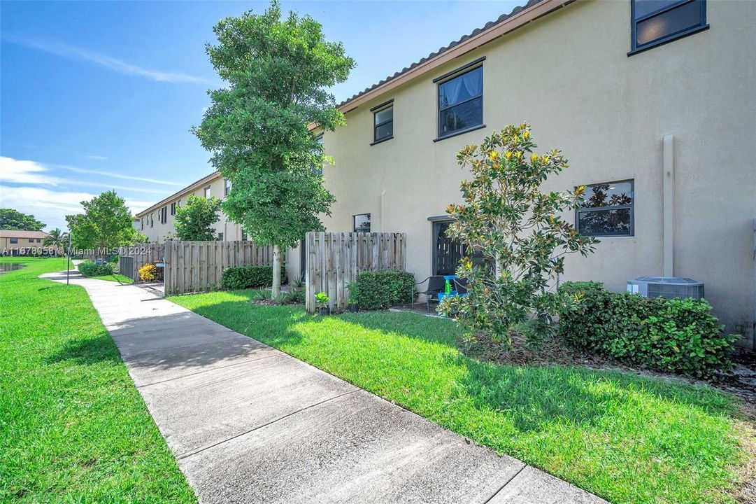 For Sale: $459,999 (3 beds, 2 baths, 1363 Square Feet)