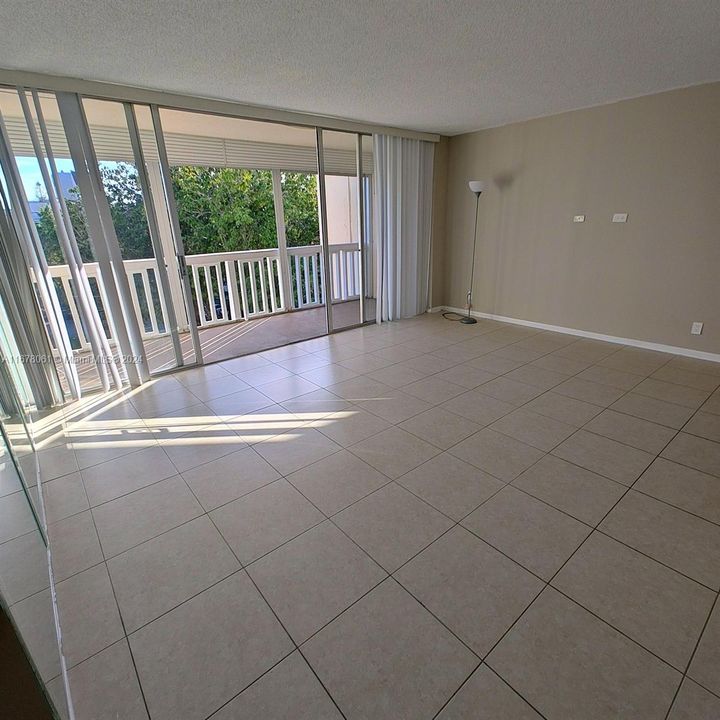 For Sale: $180,000 (2 beds, 2 baths, 1148 Square Feet)