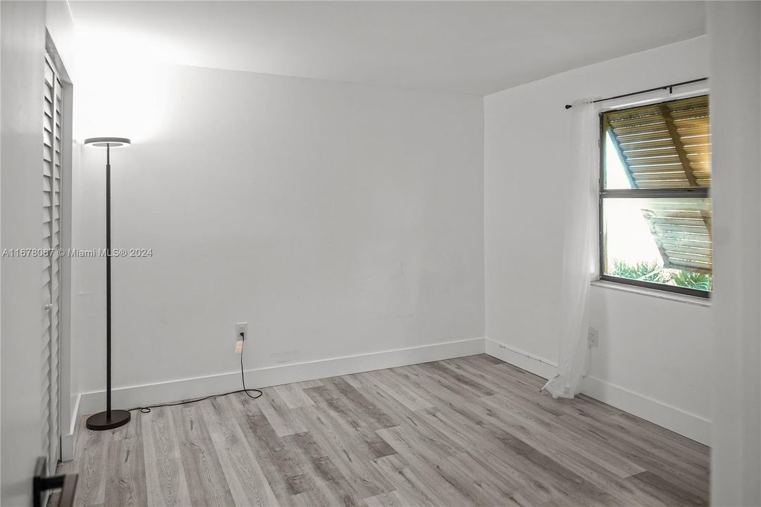 For Sale: $275,000 (2 beds, 2 baths, 884 Square Feet)