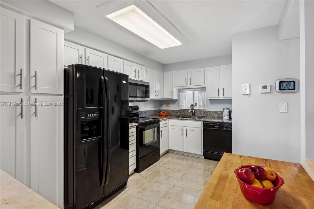 For Sale: $225,000 (2 beds, 2 baths, 1170 Square Feet)