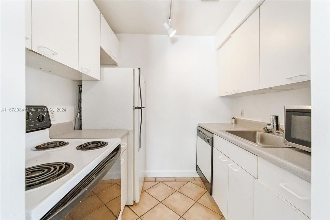 For Rent: $1,695 (1 beds, 1 baths, 433 Square Feet)