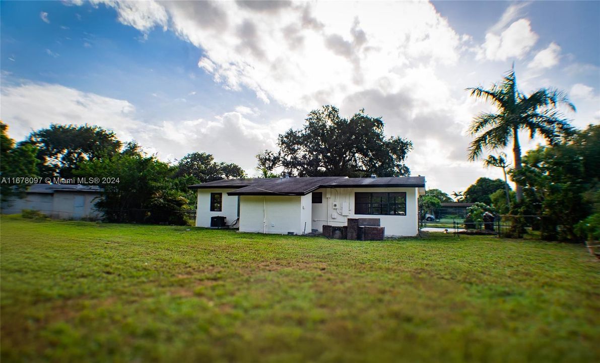 For Sale: $450,000 (3 beds, 2 baths, 1116 Square Feet)