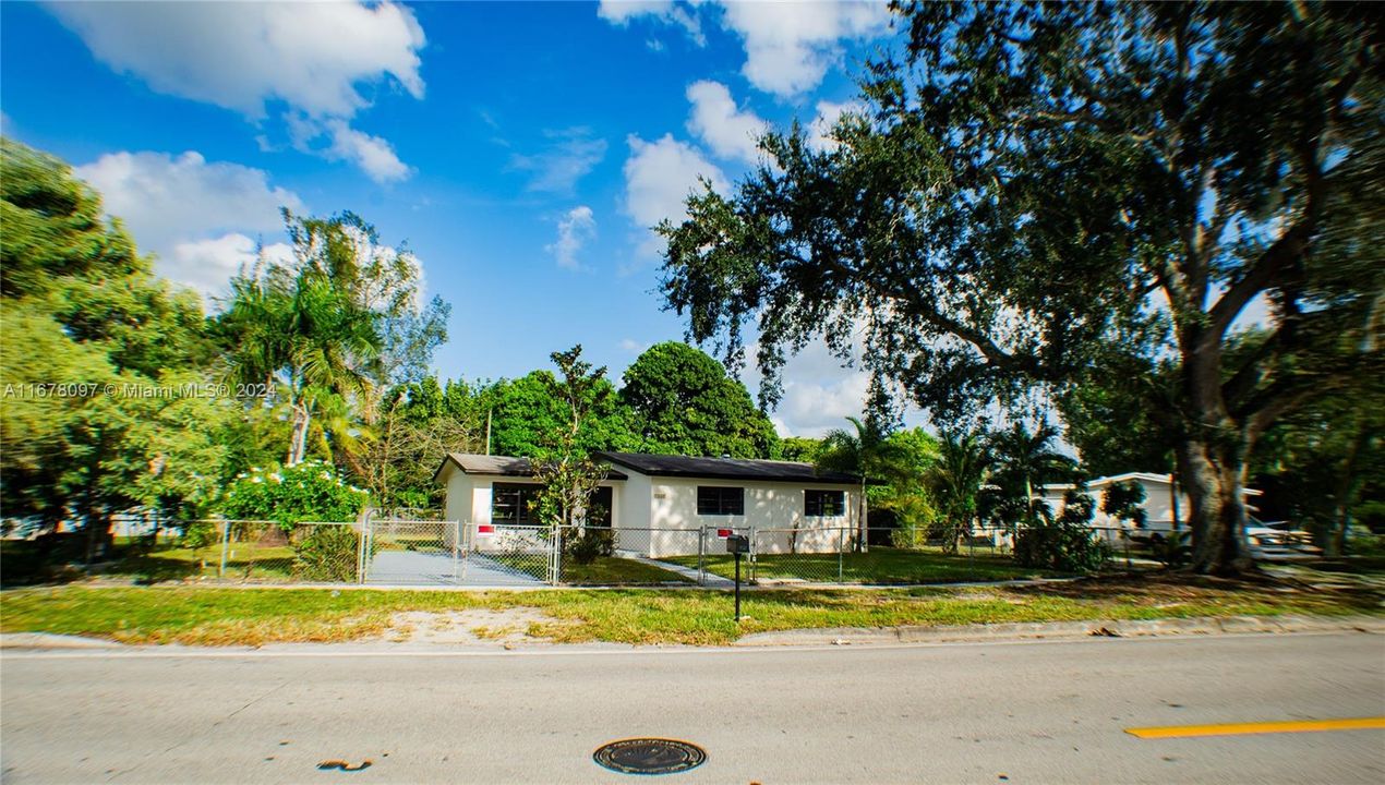 For Sale: $450,000 (3 beds, 2 baths, 1116 Square Feet)