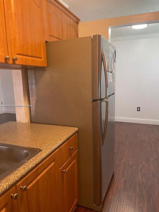 For Rent: $2,300 (2 beds, 2 baths, 1100 Square Feet)