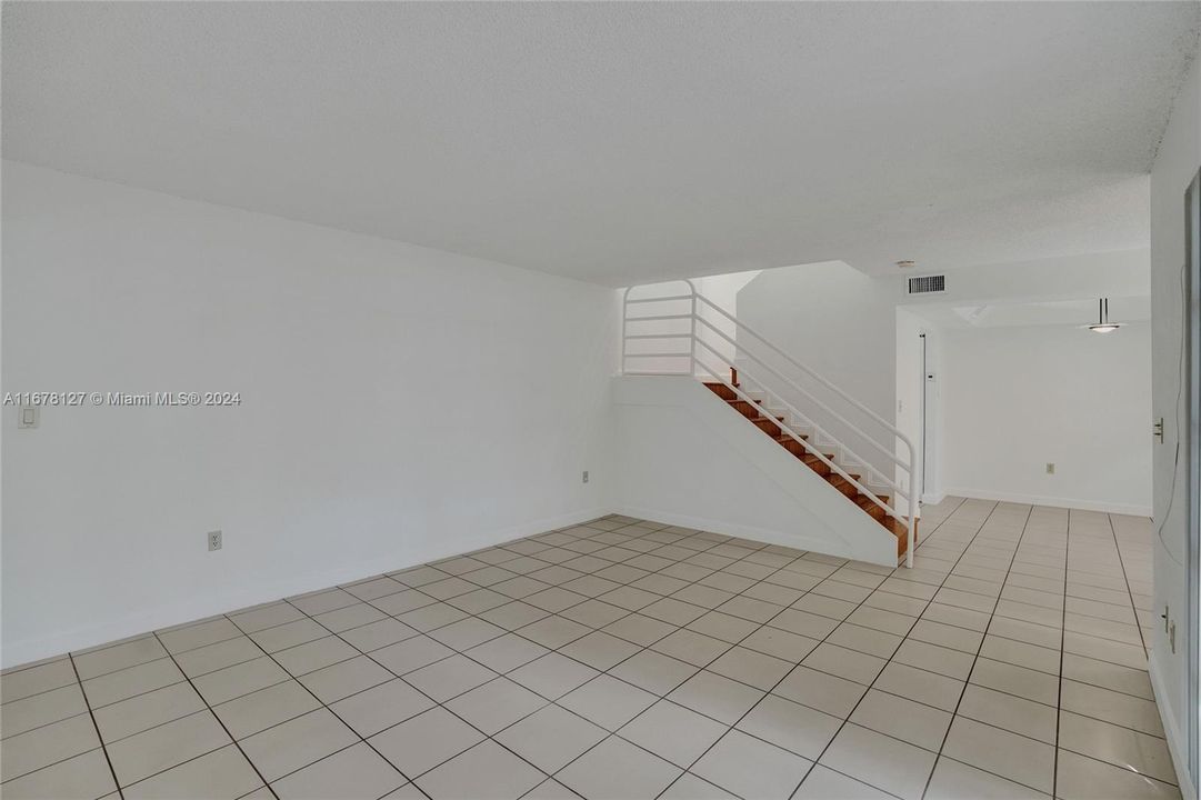 For Rent: $2,575 (2 beds, 2 baths, 1210 Square Feet)