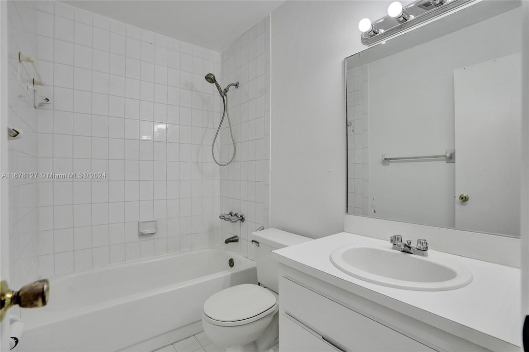 For Rent: $2,575 (2 beds, 2 baths, 1210 Square Feet)