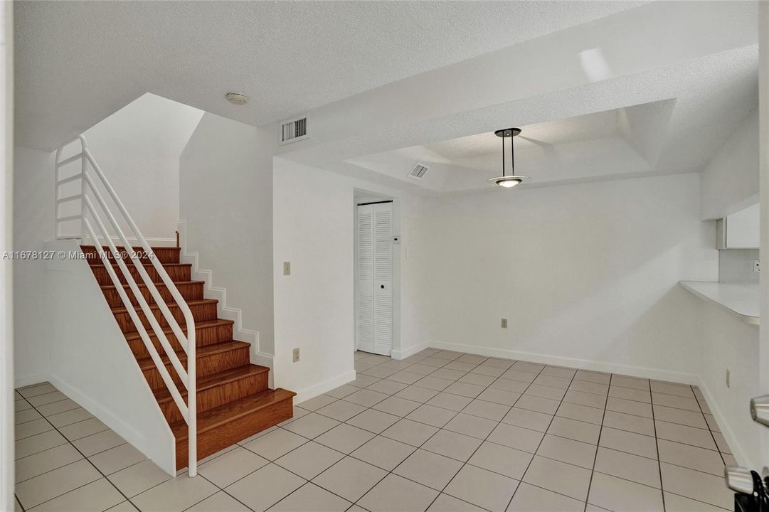 For Rent: $2,575 (2 beds, 2 baths, 1210 Square Feet)