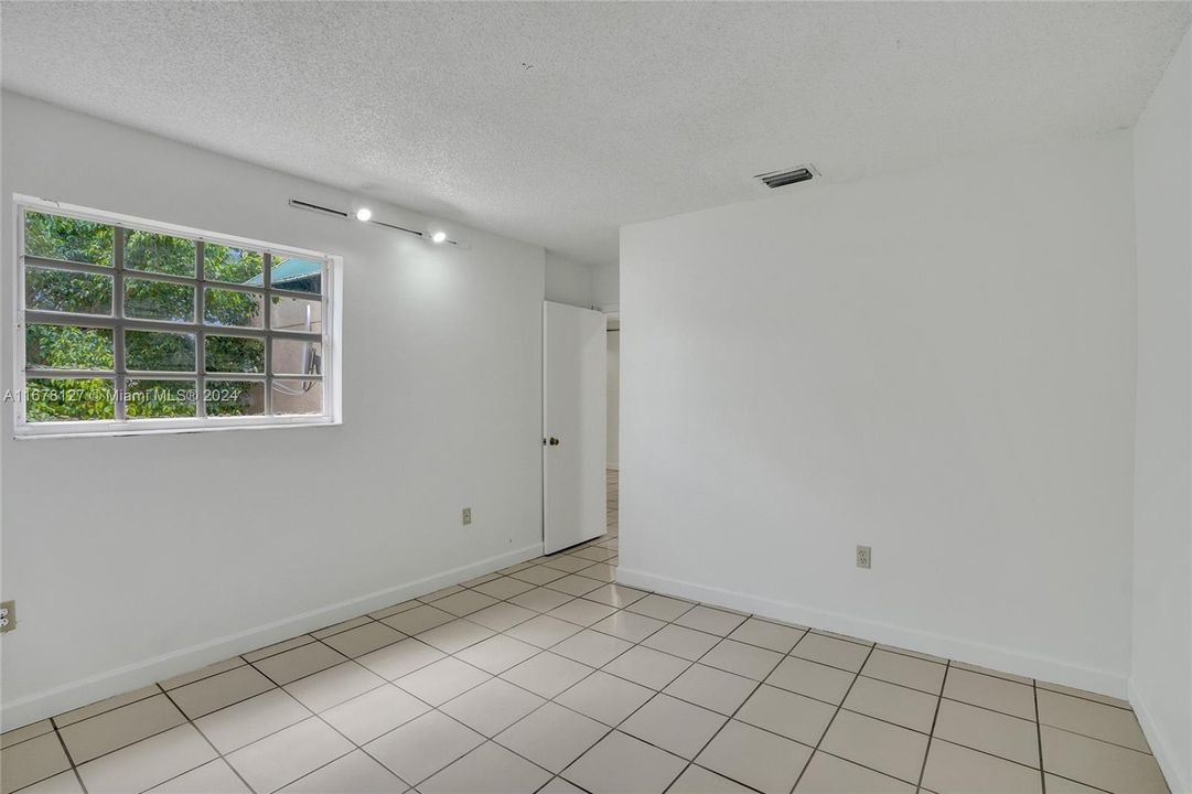 For Rent: $2,575 (2 beds, 2 baths, 1210 Square Feet)