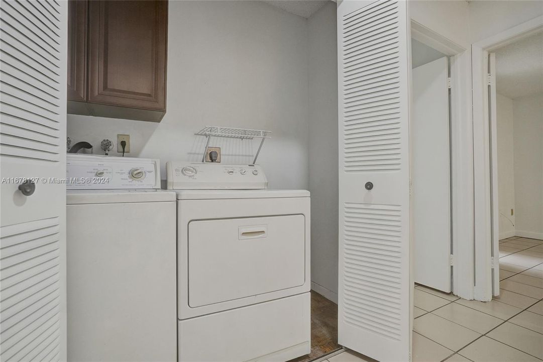 For Rent: $2,575 (2 beds, 2 baths, 1210 Square Feet)