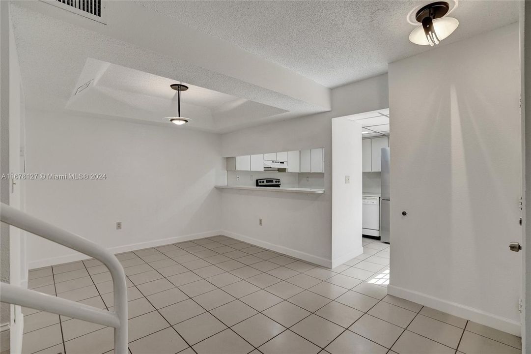 For Rent: $2,575 (2 beds, 2 baths, 1210 Square Feet)