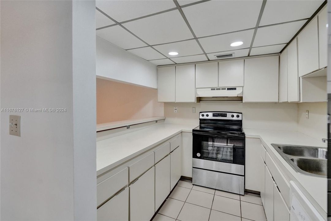 For Rent: $2,575 (2 beds, 2 baths, 1210 Square Feet)