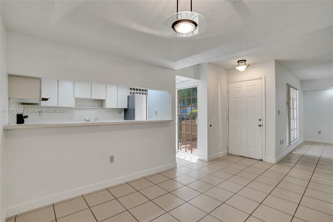 For Rent: $2,575 (2 beds, 2 baths, 1210 Square Feet)