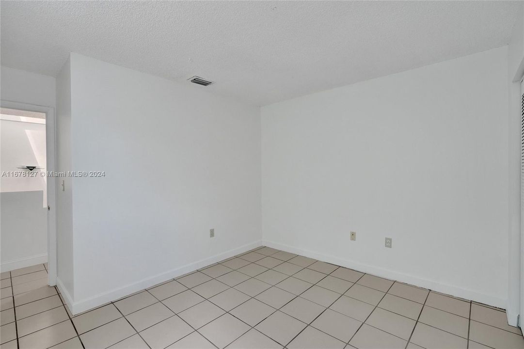 For Rent: $2,575 (2 beds, 2 baths, 1210 Square Feet)