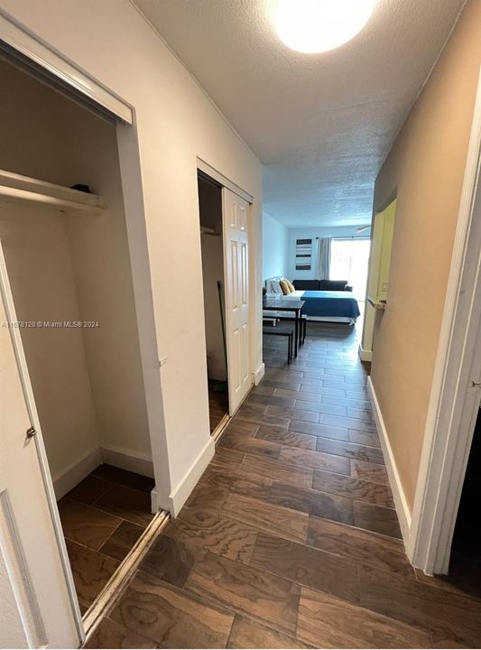 For Rent: $2,000 (0 beds, 1 baths, 396 Square Feet)