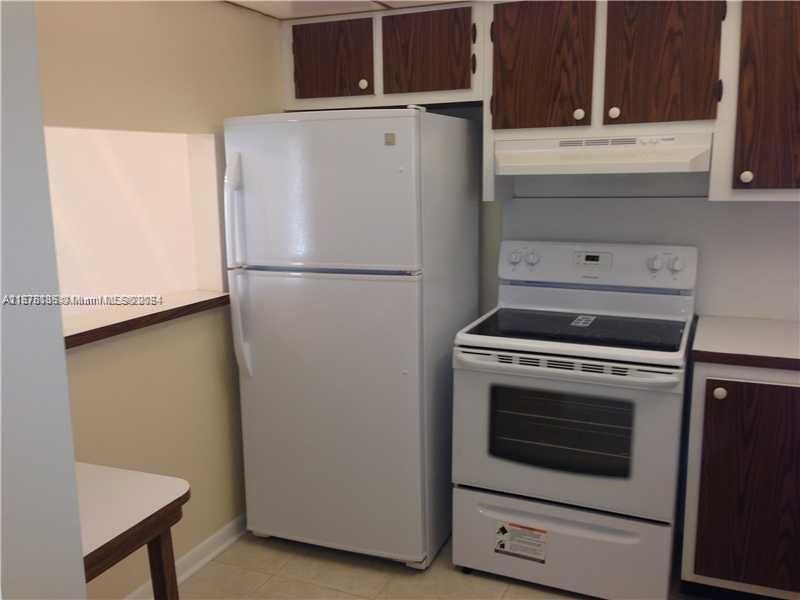 For Sale: $117,000 (1 beds, 1 baths, 720 Square Feet)