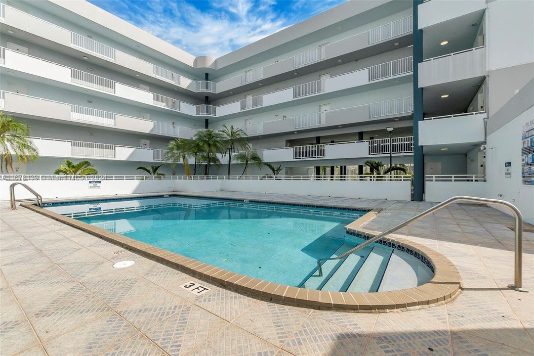 En Venta: $299,999 (2 camas, 2 baños, 992 Pies cuadrados)