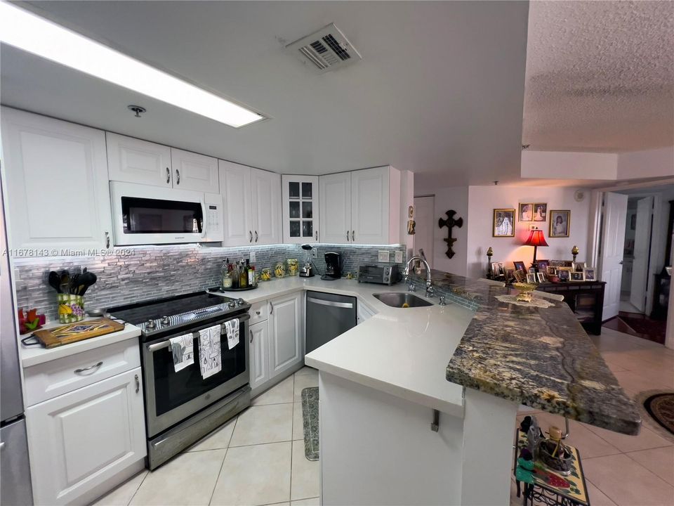 For Sale: $505,000 (2 beds, 2 baths, 1110 Square Feet)