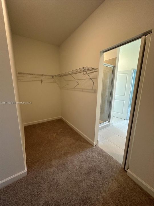 For Rent: $3,200 (3 beds, 2 baths, 1900 Square Feet)