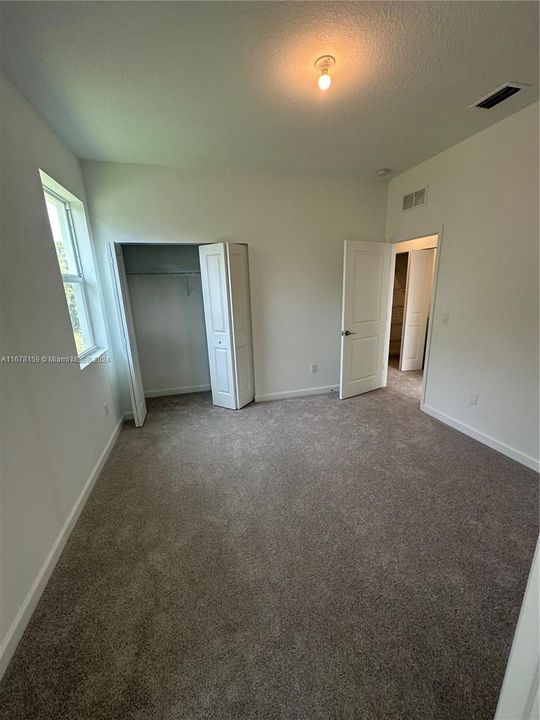 For Rent: $3,200 (3 beds, 2 baths, 1900 Square Feet)