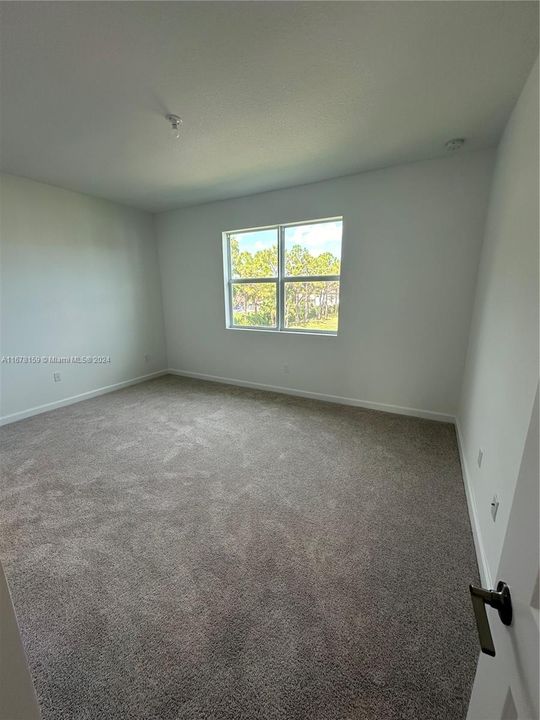 For Rent: $3,200 (3 beds, 2 baths, 1900 Square Feet)