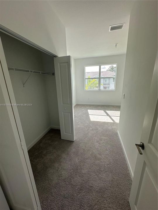 For Rent: $3,200 (3 beds, 2 baths, 1900 Square Feet)