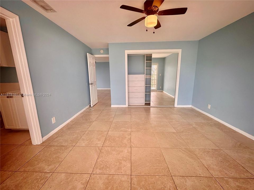 For Sale: $350,000 (2 beds, 2 baths, 900 Square Feet)