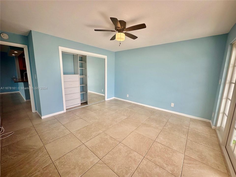 For Sale: $350,000 (2 beds, 2 baths, 900 Square Feet)