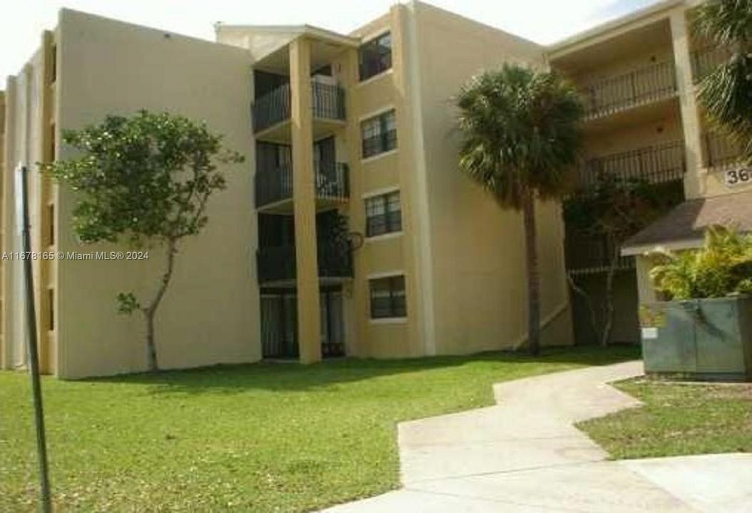 Recently Rented: $2,300 (2 beds, 2 baths, 982 Square Feet)