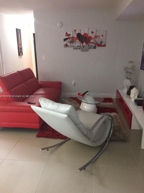 Recently Rented: $2,300 (2 beds, 2 baths, 982 Square Feet)