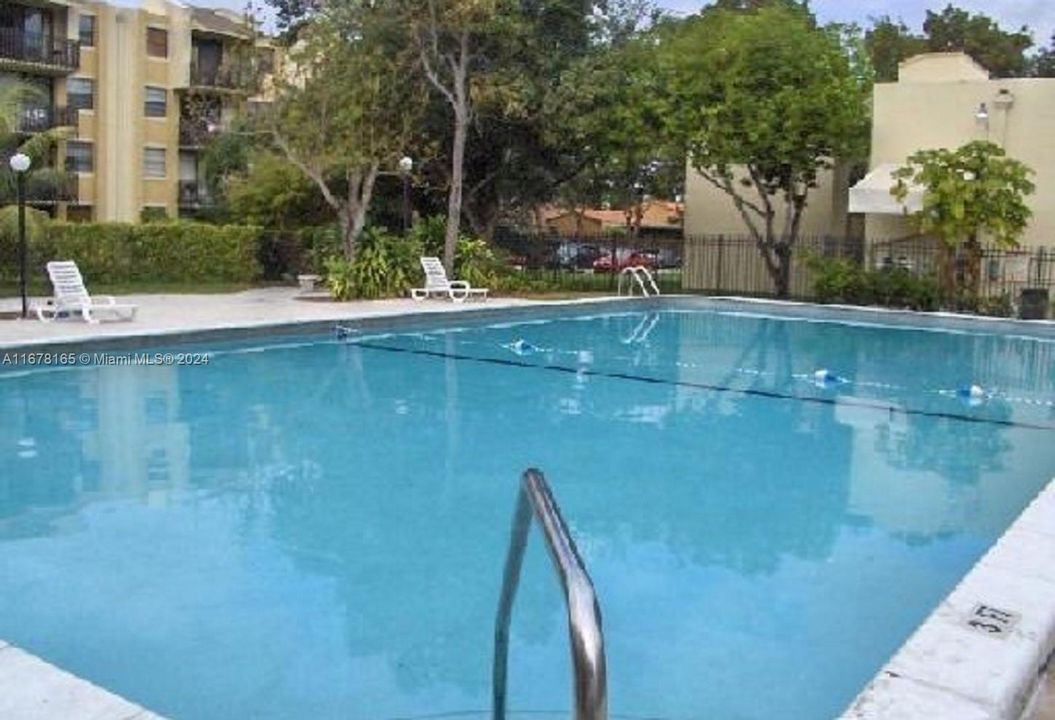 Recently Rented: $2,300 (2 beds, 2 baths, 982 Square Feet)