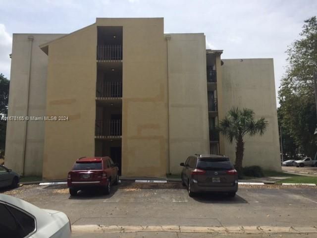 Recently Rented: $2,300 (2 beds, 2 baths, 982 Square Feet)