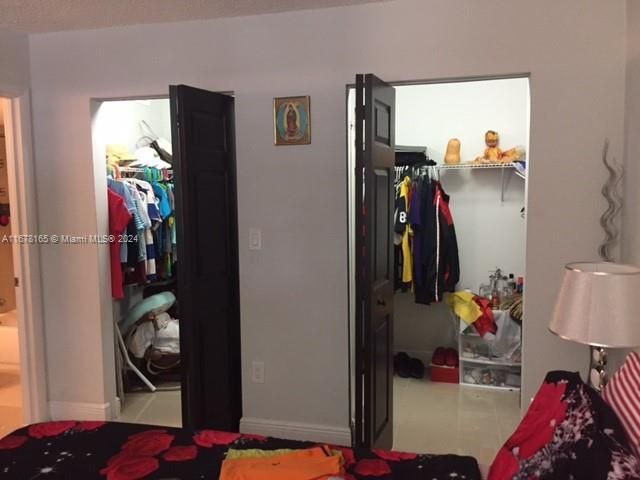 Recently Rented: $2,300 (2 beds, 2 baths, 982 Square Feet)