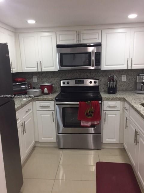 Recently Rented: $2,300 (2 beds, 2 baths, 982 Square Feet)