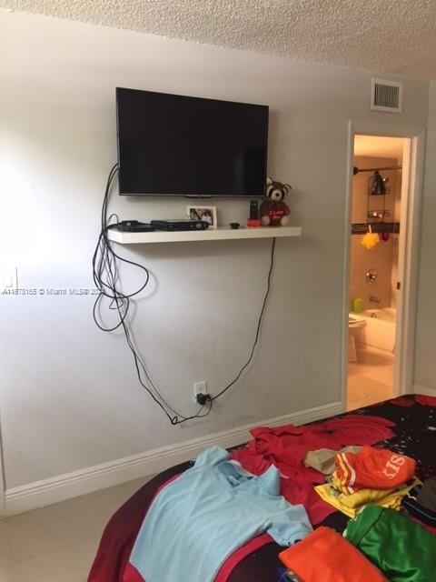 Recently Rented: $2,300 (2 beds, 2 baths, 982 Square Feet)