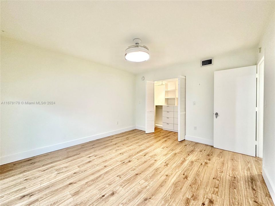 For Rent: $3,300 (2 beds, 2 baths, 1075 Square Feet)