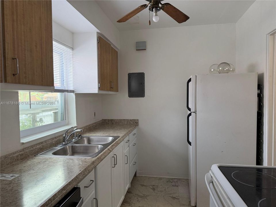 For Rent: $3,500 (3 beds, 2 baths, 1268 Square Feet)