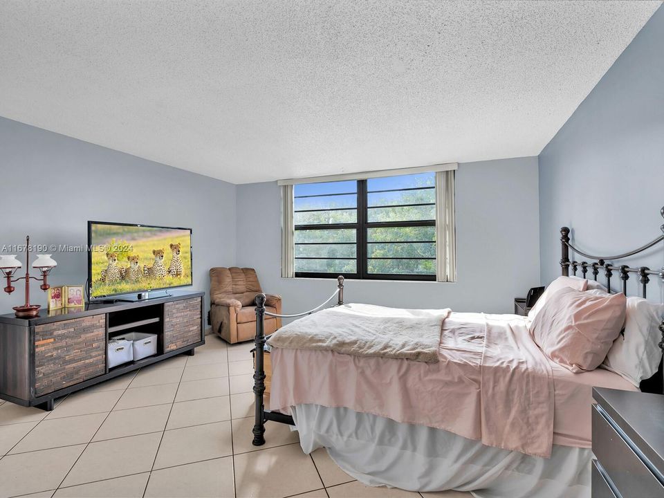 For Sale: $235,000 (2 beds, 2 baths, 1187 Square Feet)