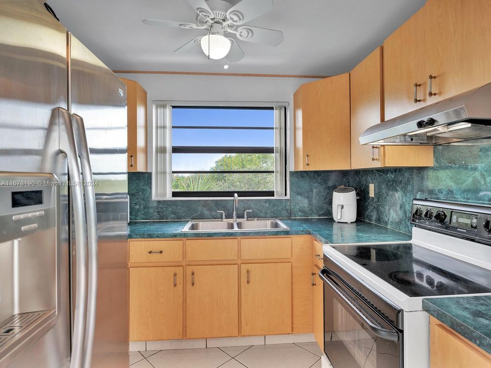 For Sale: $235,000 (2 beds, 2 baths, 1187 Square Feet)