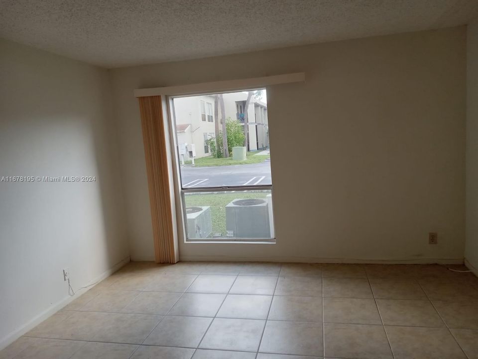 For Rent: $1,300 (1 beds, 1 baths, 625 Square Feet)