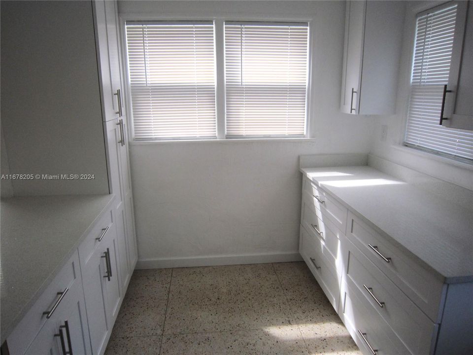 For Rent: $1,850 (1 beds, 1 baths, 4304 Square Feet)