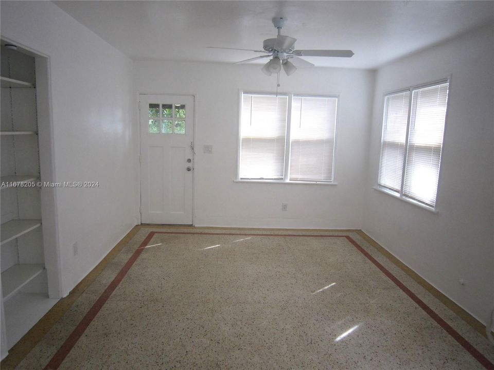 For Rent: $1,850 (1 beds, 1 baths, 4304 Square Feet)