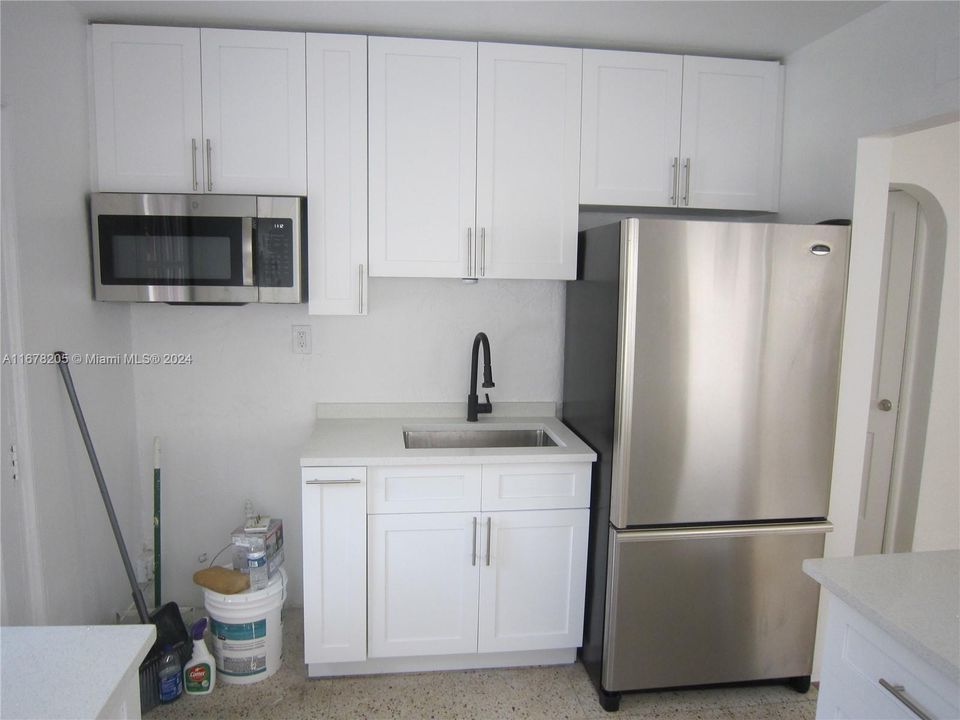 For Rent: $1,850 (1 beds, 1 baths, 4304 Square Feet)