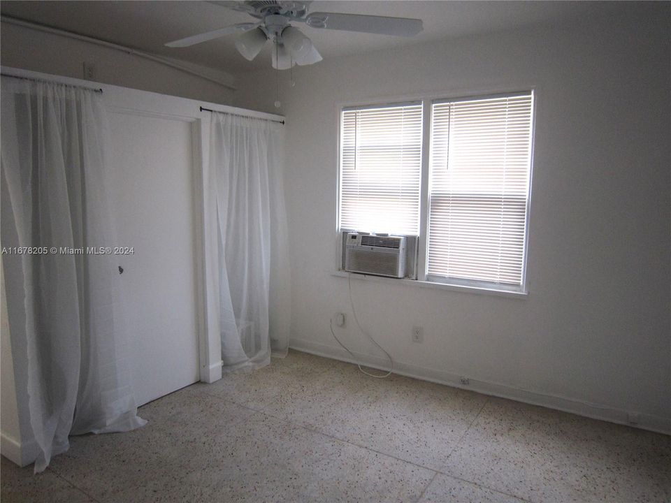 For Rent: $1,850 (1 beds, 1 baths, 4304 Square Feet)