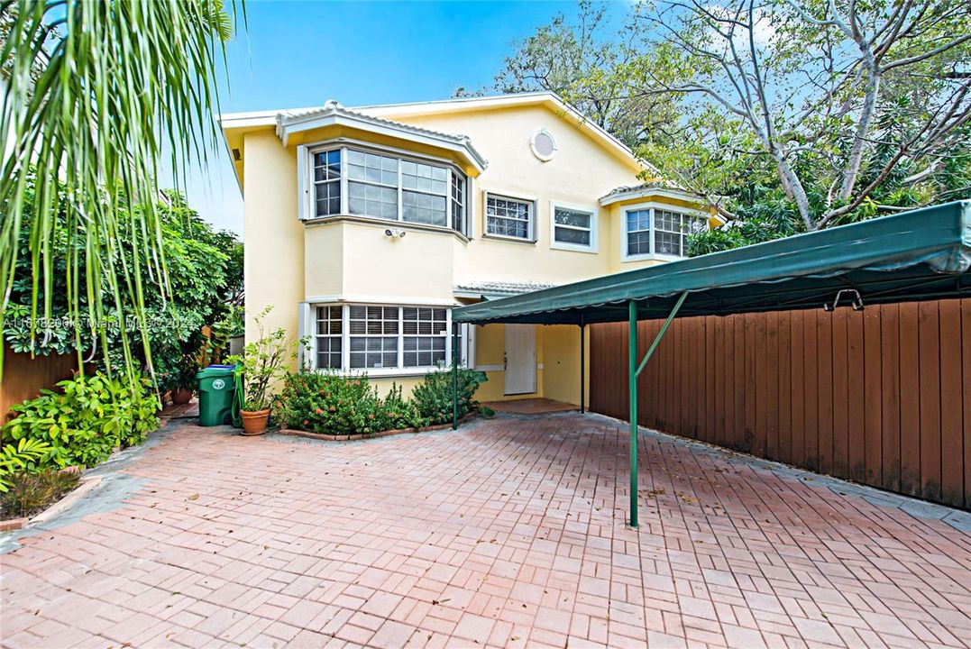 For Sale: $1,350,000 (3 beds, 2 baths, 1980 Square Feet)