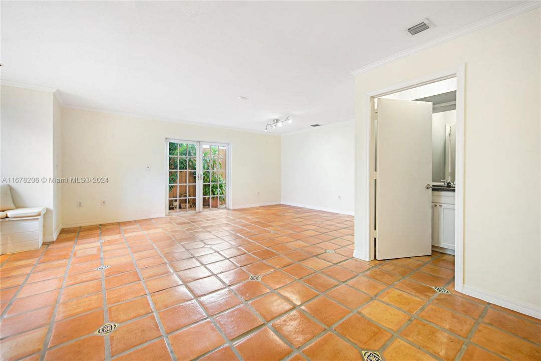 For Sale: $1,350,000 (3 beds, 2 baths, 1980 Square Feet)