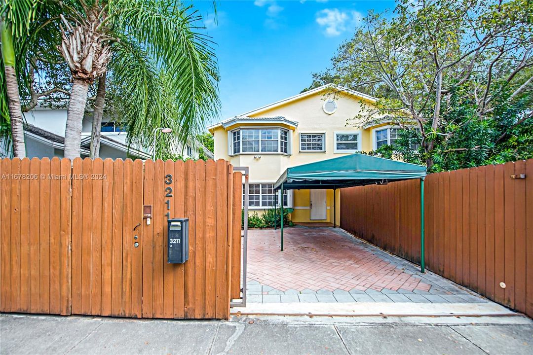 For Sale: $1,350,000 (3 beds, 2 baths, 1980 Square Feet)