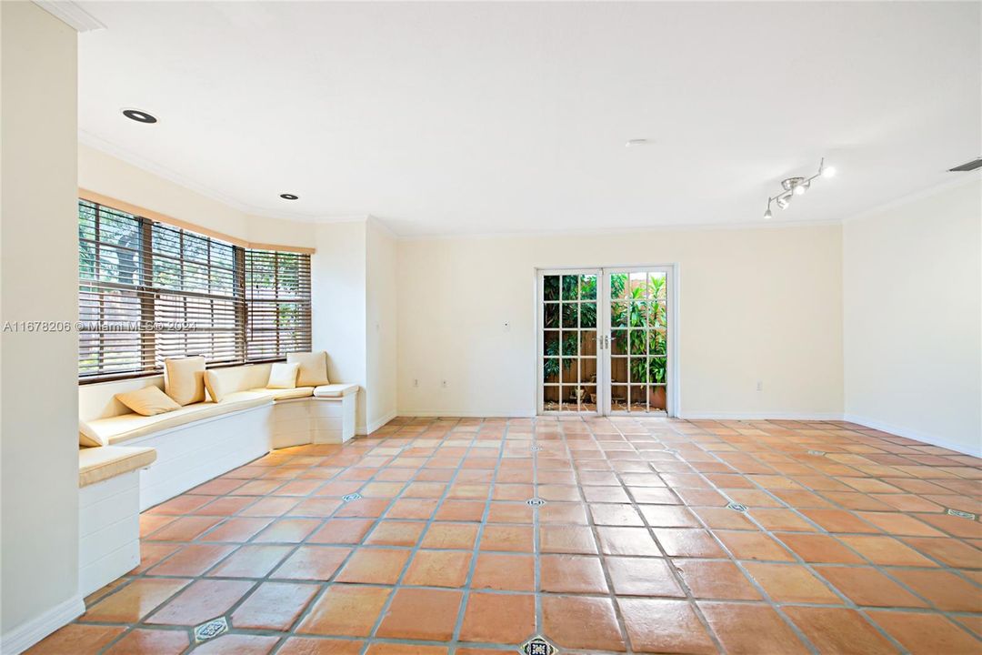 For Sale: $1,350,000 (3 beds, 2 baths, 1980 Square Feet)