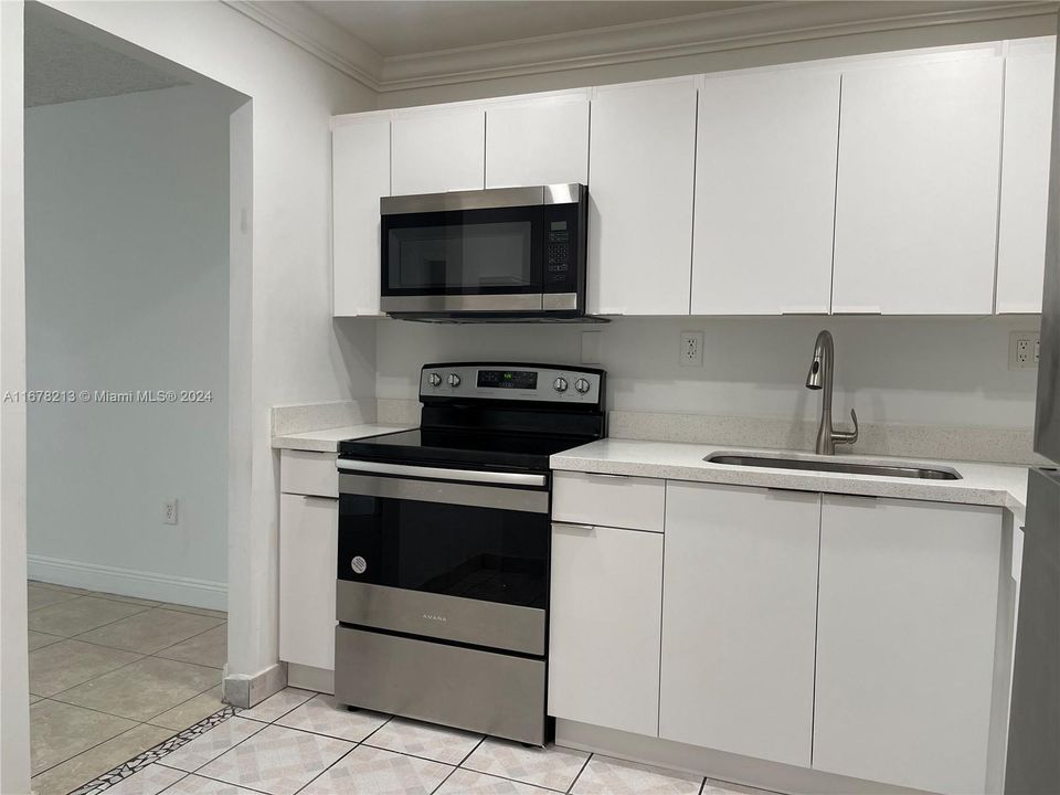 For Sale: $220,000 (1 beds, 1 baths, 691 Square Feet)