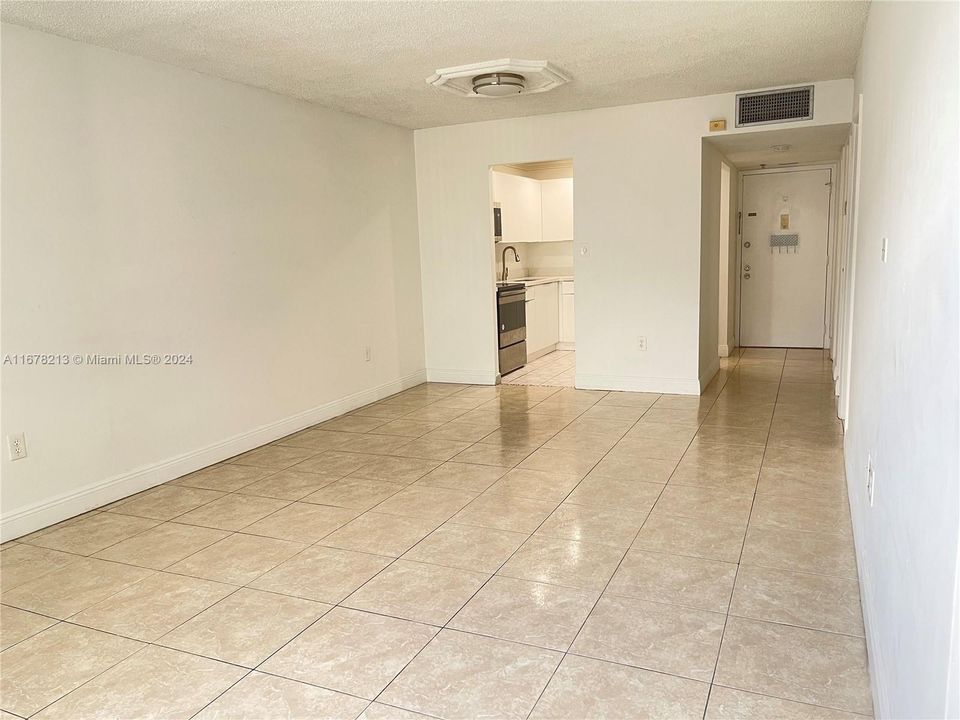 For Sale: $220,000 (1 beds, 1 baths, 691 Square Feet)